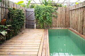 8 albercas al aire libre 