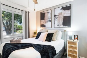 4 habitaciones, tabla de planchar con plancha y cuna de viaje