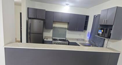 CASA ZONA AEROPUERTO 3 RECÁMARAS CLIMA TOTAL INTERNET Y PLAZAS COMERCIALES cerca