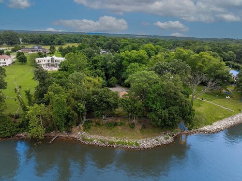 Haiku River House: Japanese-Inspired Potomac Vista