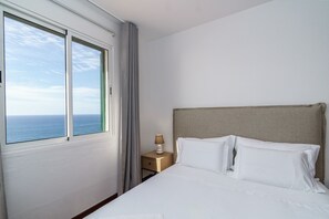 3 Schlafzimmer, Schreibtisch, Bügeleisen/Bügelbrett, Reisekinderbett