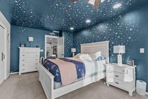 4 bedrooms, iron/ironing board, travel cot, WiFi - Riverside! PrivateDock|Hot Tub|WaterToys|Firepit! (Fremont)