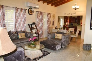 TV - Judi's Gem of St. Thomas (Anna's Retreat)