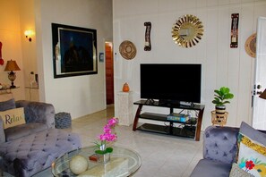 TV - Judi's Gem of St. Thomas (Anna's Retreat)