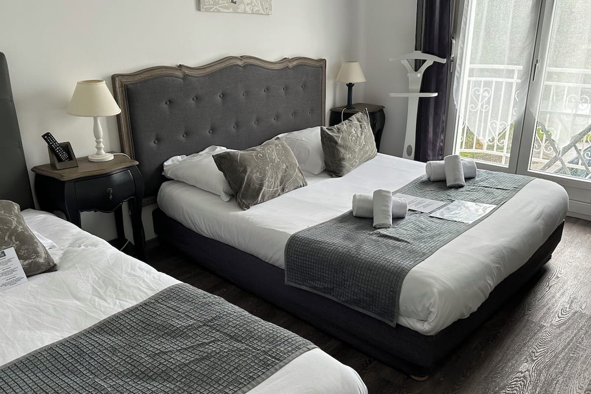 Standard Triple Room | Desk, free WiFi