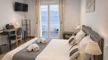 Exclusive Apartment, 2 Bedrooms | Minibar, desk, laptop workspace, free WiFi