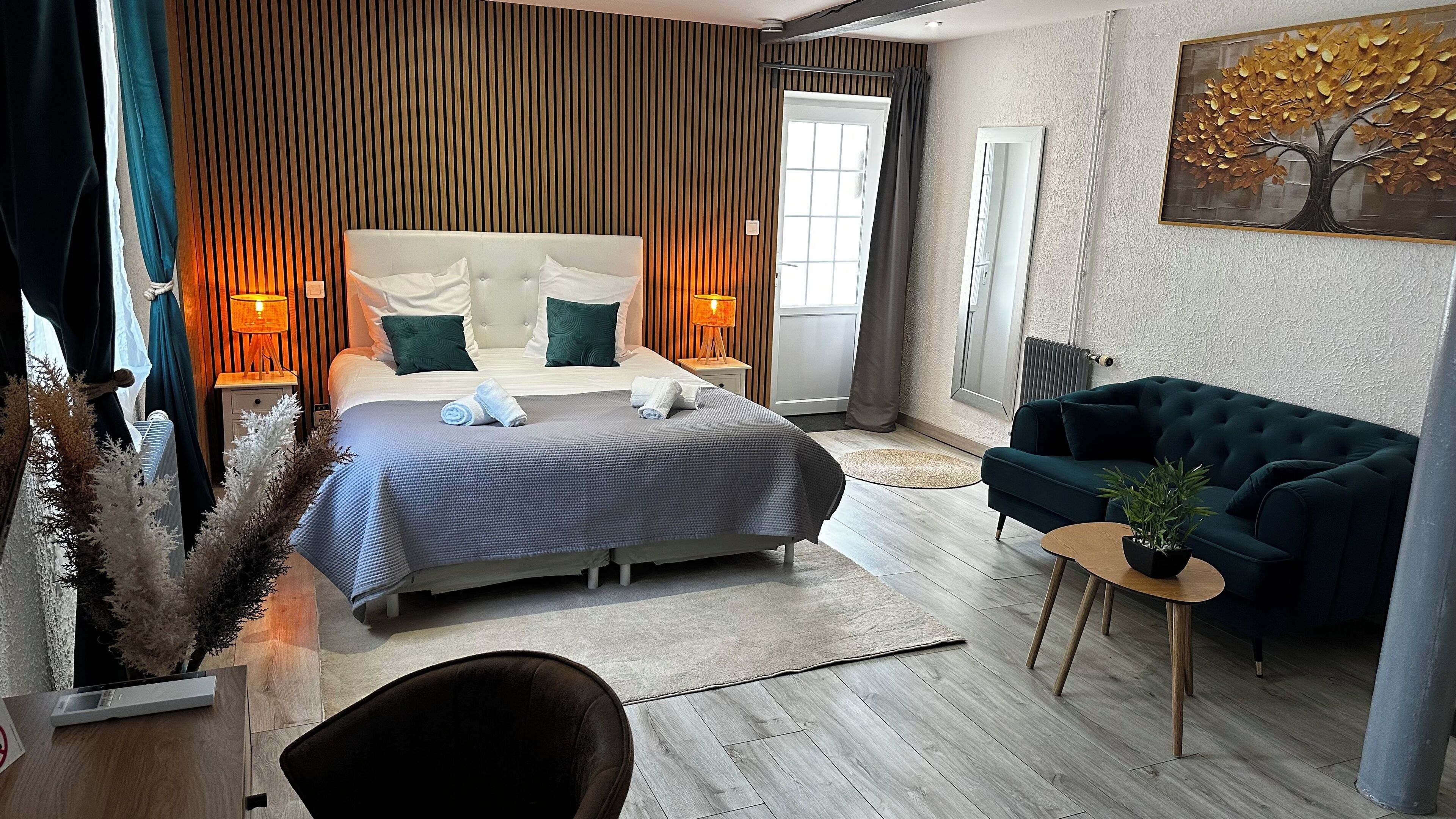 Studio, Balcony, Courtyard View | Minibar, desk, laptop workspace, travel crib