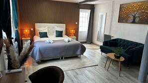 Estudio, balcón, vistas al patio | Minibar, escritorio, espacio para trabajar con un portátil y wifi gratis