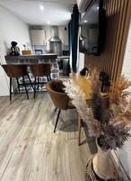 Studio, Balcony, Courtyard View | Minibar, desk, laptop workspace, travel crib