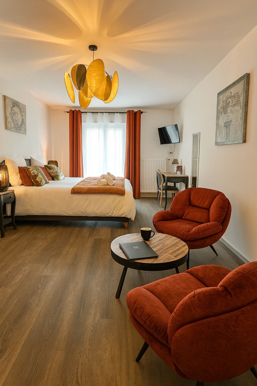 Superior suite, balkon, uitzicht op park | Een minibar, een bureau, een laptopwerkplek, reisbedje