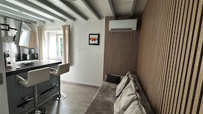 Studio, Balcony, Courtyard View | Living area