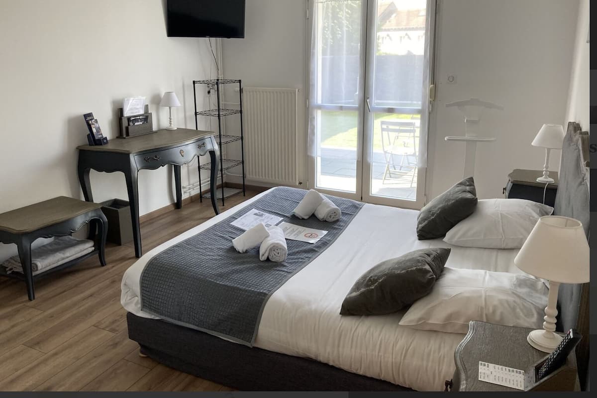 Apartment | Desk, free WiFi