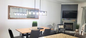 Căn hộ, 2 phòng ngủ, quang cảnh núi | Phòng ăn