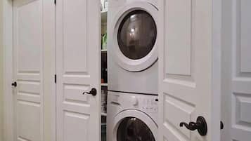 Apartamento, 2 habitaciones, vistas a la montaña | Lavandería