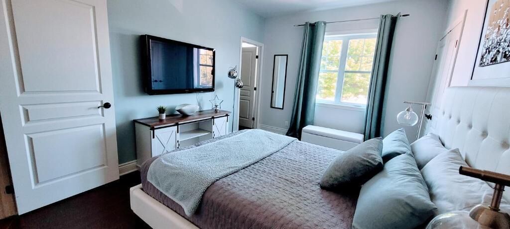 Apartment, 2 Bedrooms, Mountain View | Blackout curtains, soundproofing, iron/ironing board, free WiFi