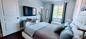 Căn hộ, 2 phòng ngủ, quang cảnh núi | Màn/rèm cản sáng, bàn ủi/dụng cụ ủi quần áo 