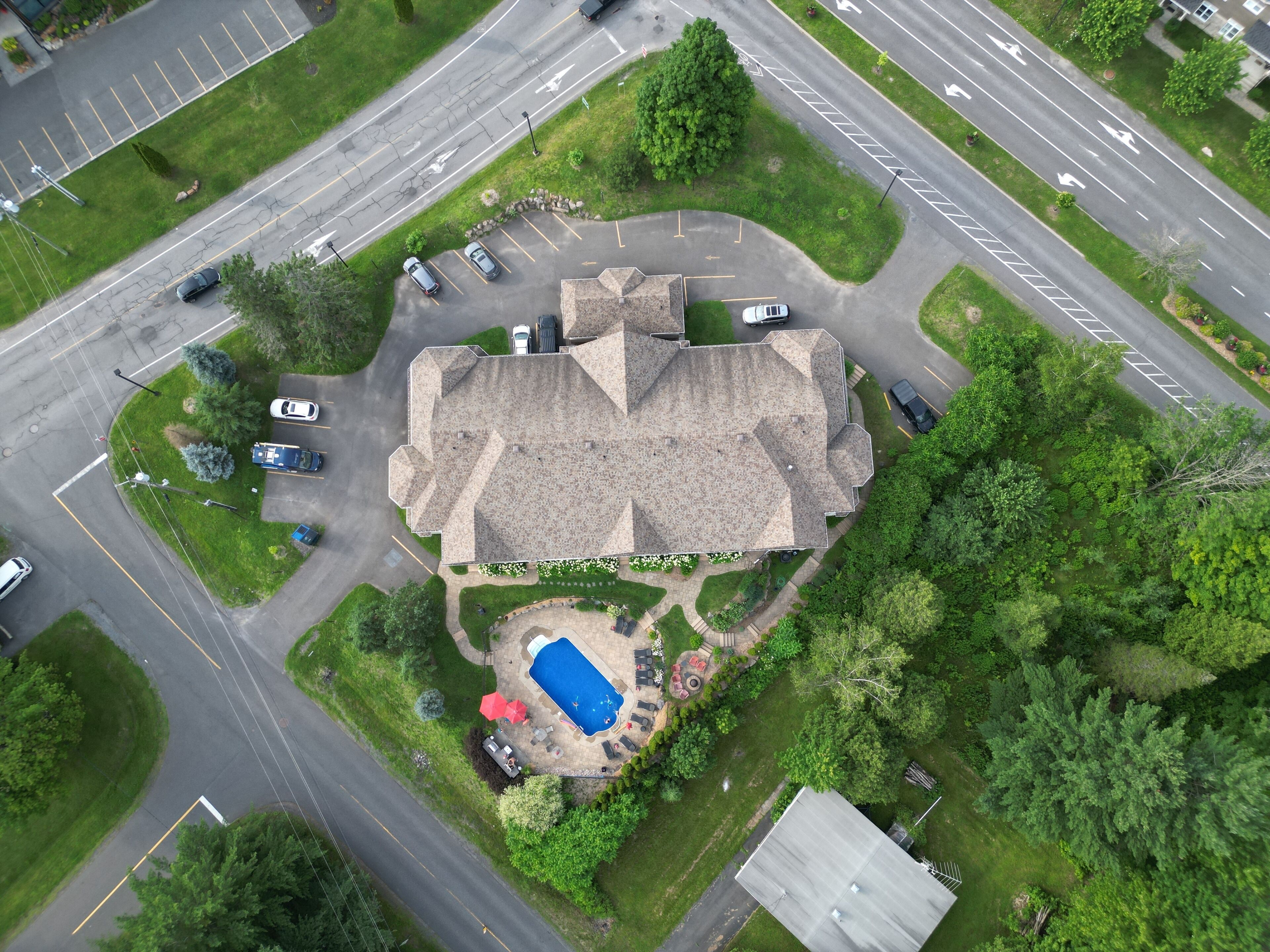 Vista frontal de la propiedad