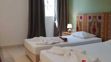 Standard-Doppel- oder -Zweibettzimmer, Nichtraucher | Schreibtisch, kostenloses WLAN