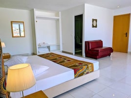 Habitación superior con 1 cama doble o 2 individuales, 1 habitación, No se admiten mascotas | Escritorio y wifi gratis