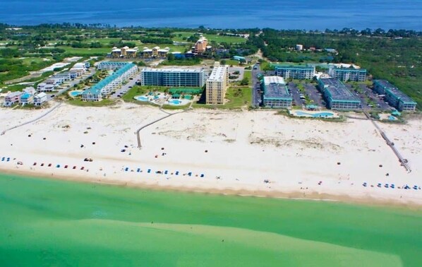 On the beach, sun-loungers, beach towels - Gulf Shores Fort Morgan Plantation Dunes 5811 Beachfront Resort Amenities (Baldwin County)