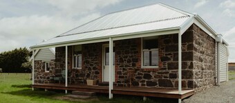 Cosy 2 bedroom cottage with rural farmland views