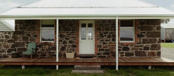 Cosy 2 bedroom cottage with rural farmland views