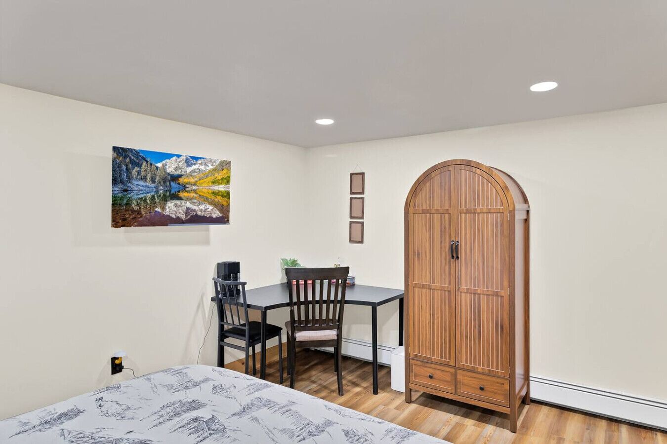 1 bedroom, desk, travel crib, free WiFi