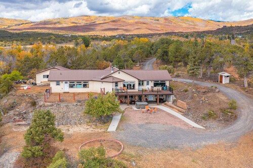 Aspen Oasis with Hot Tub and Mnt View