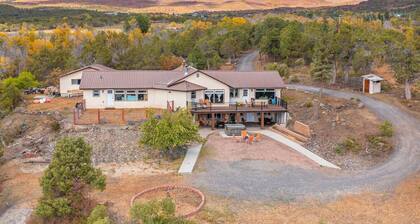 Aspen Oasis with Hot Tub and Mnt View