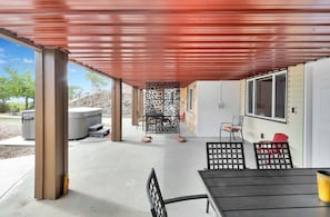 Outdoor dining - Aspen Oasis with Hot Tub and Mnt View (Cedaredge)