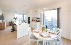 Fridge, microwave, oven, stovetop - 2 bedroom cozy apartment in Oostende (Oostende)