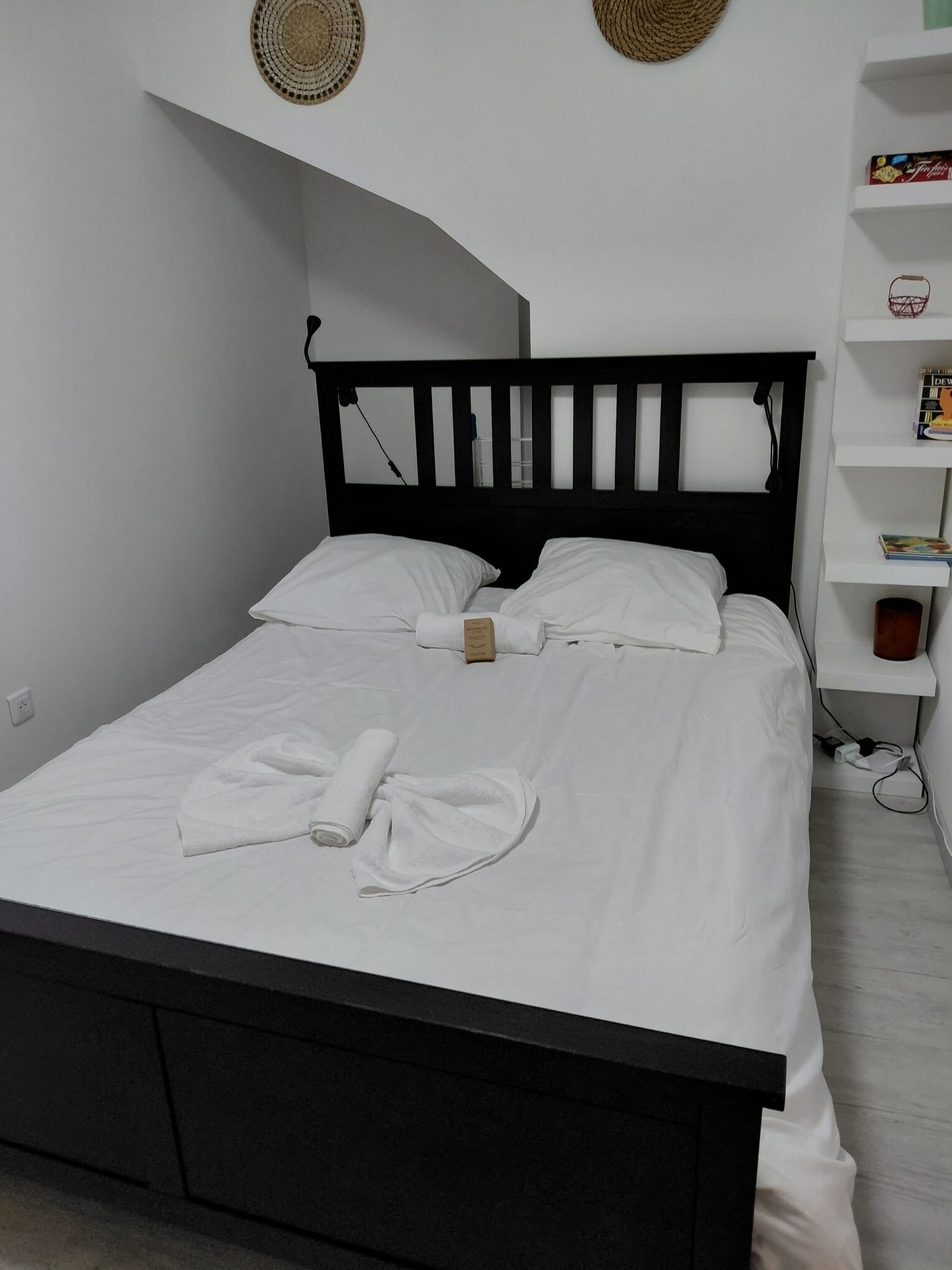 2 bedrooms, iron/ironing board, Internet, bed sheets