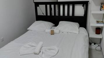 2 bedrooms, iron/ironing board, Internet, bed sheets