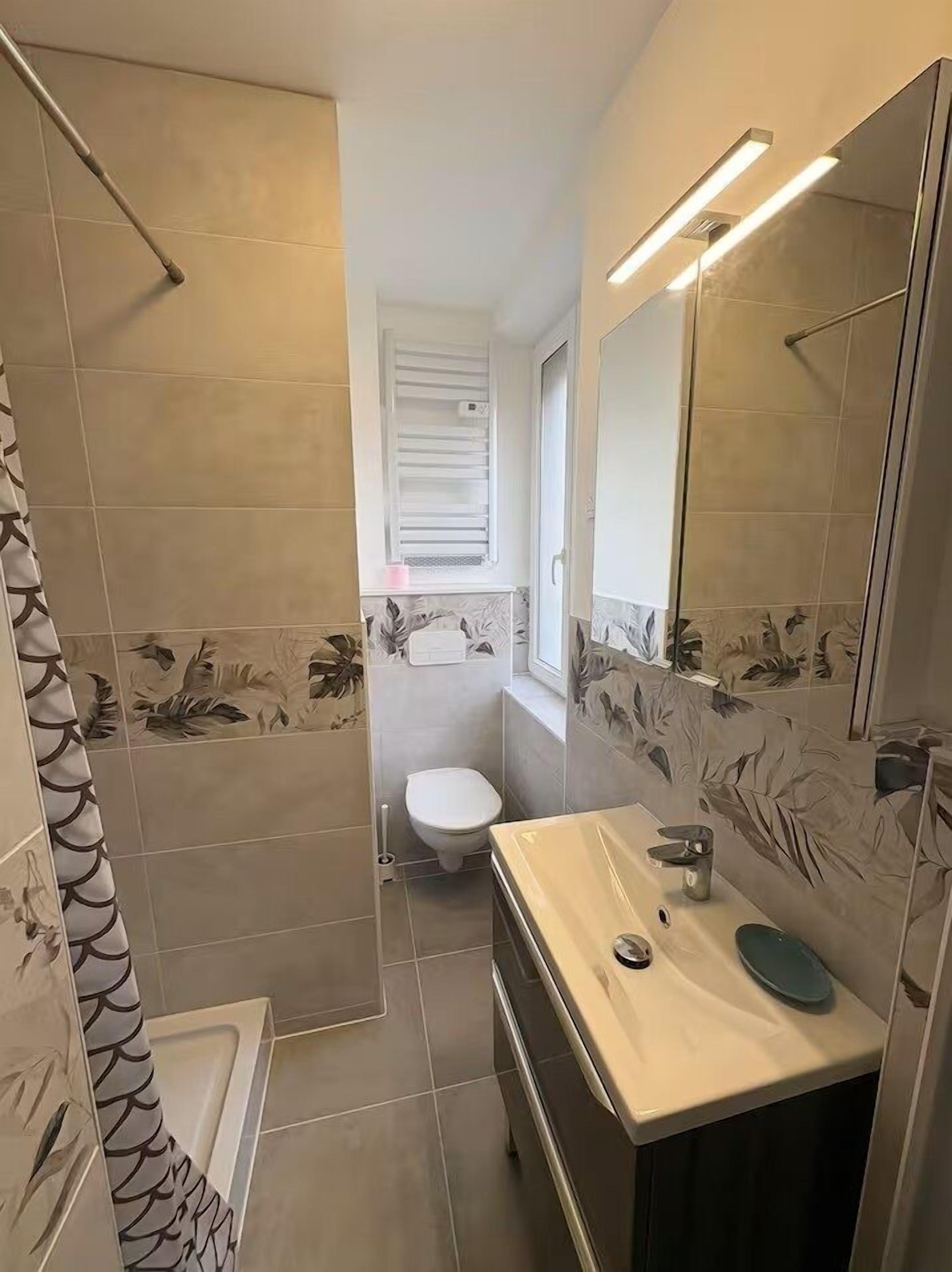 淋浴设施、吹风机、毛巾、肥皂