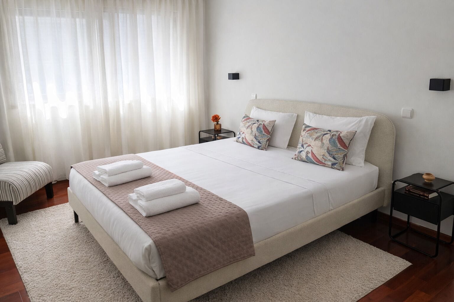 3 chambres, fer et planche à repasser, Wi-Fi, draps fournis