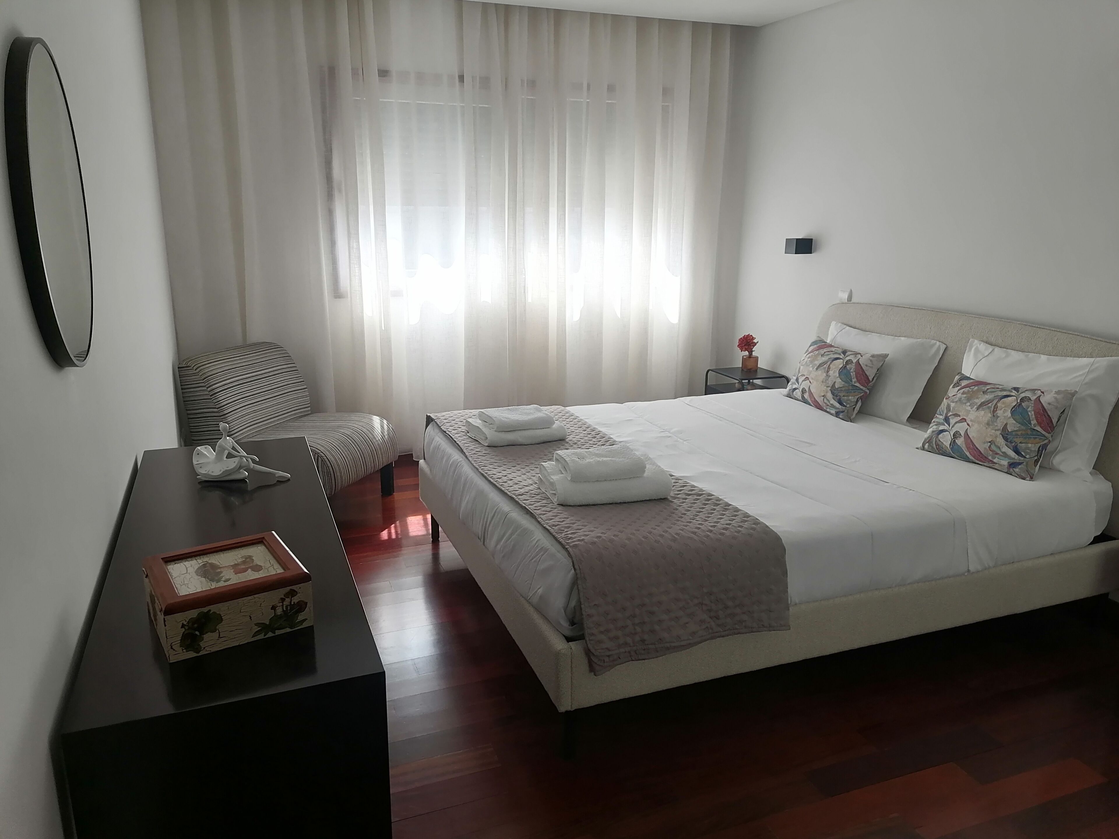 Ferros/tábuas de passar roupa, Wi-Fi, roupa de cama