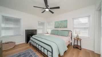 2 bedrooms, desk, free WiFi, bed sheets