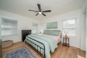 2 bedrooms, desk, free WiFi, bed sheets