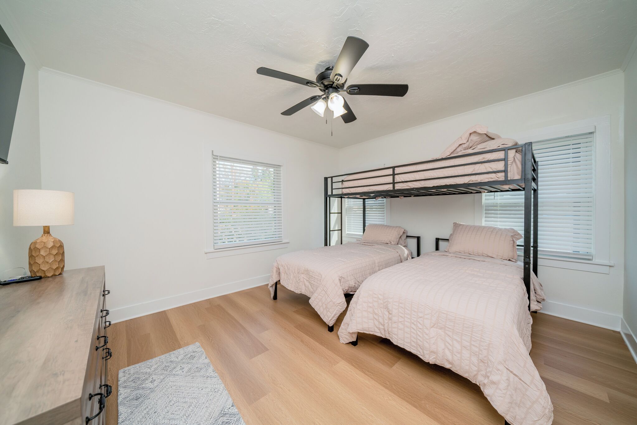 2 bedrooms, desk, free WiFi, bed sheets