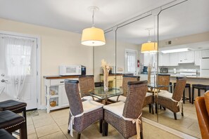 Dining - Endless Summer! Sleeps 7! Golf Cart Available! (Panama City Beach)