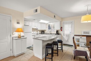 Fridge, microwave, oven, stovetop - Endless Summer! Sleeps 7! Golf Cart Available! (Panama City Beach)
