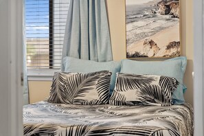 3 bedrooms, iron/ironing board, free WiFi, bed sheets - Endless Summer! Sleeps 7! Golf Cart Available! (Panama City Beach)