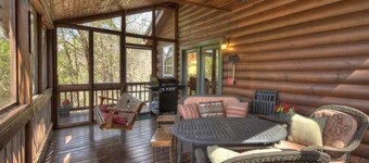 Charming Cherry Log Cabin Retreat — Cozy, Peaceful & Close to Blue Ridge