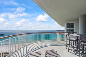 Outdoor dining - Luxury Penthouse Oasis • Panoramic Gulf Views (Navarre)