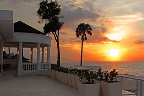 Terrace/patio - Elegant 3BR Villa with  Private Pool & Optional Resort Access - Sosua (Sosúa)