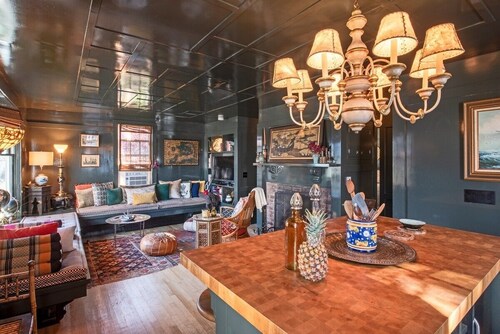 The Explorer’s Retreat • West End Condo, King Bed