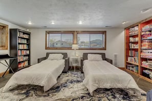 4 bedrooms, iron/ironing board, WiFi, bed sheets - Ski Lodge-Style Basecamp | Snowbird, Alta Nearby (Sandy)