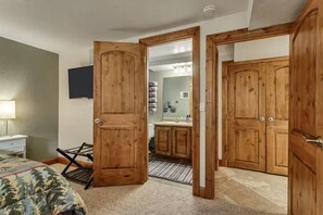 3 soverom, strykejern/-brett, wi-fi og sengetøy