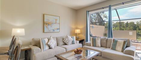 Een televisie, videogames, een tafeltennistafel en boeken