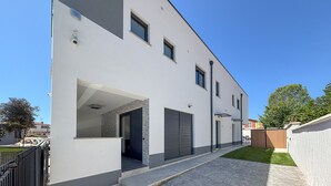 A modern two-story building with a flat roof, large windows, and a paved driveway. - Awesome home in Vodnjan (Vodnjan)